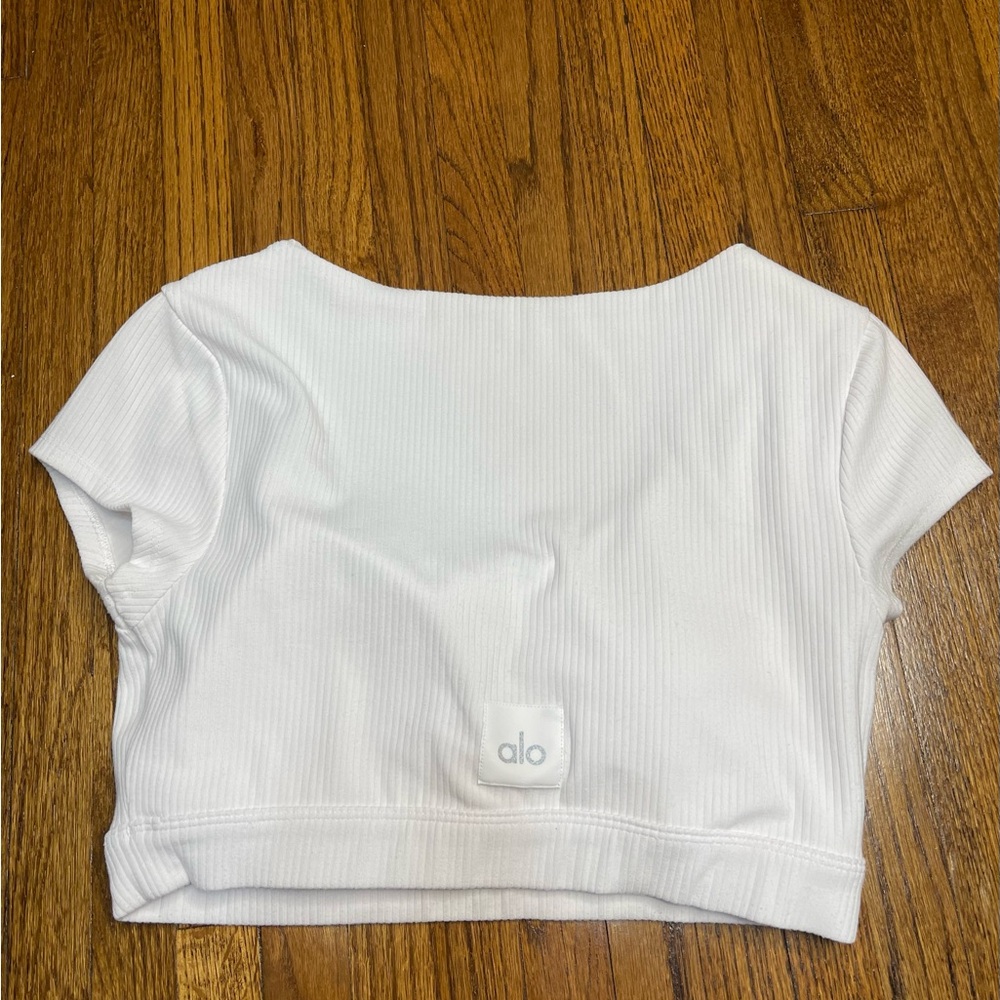 Alo Blissful Henley crop top medium cap sleeve